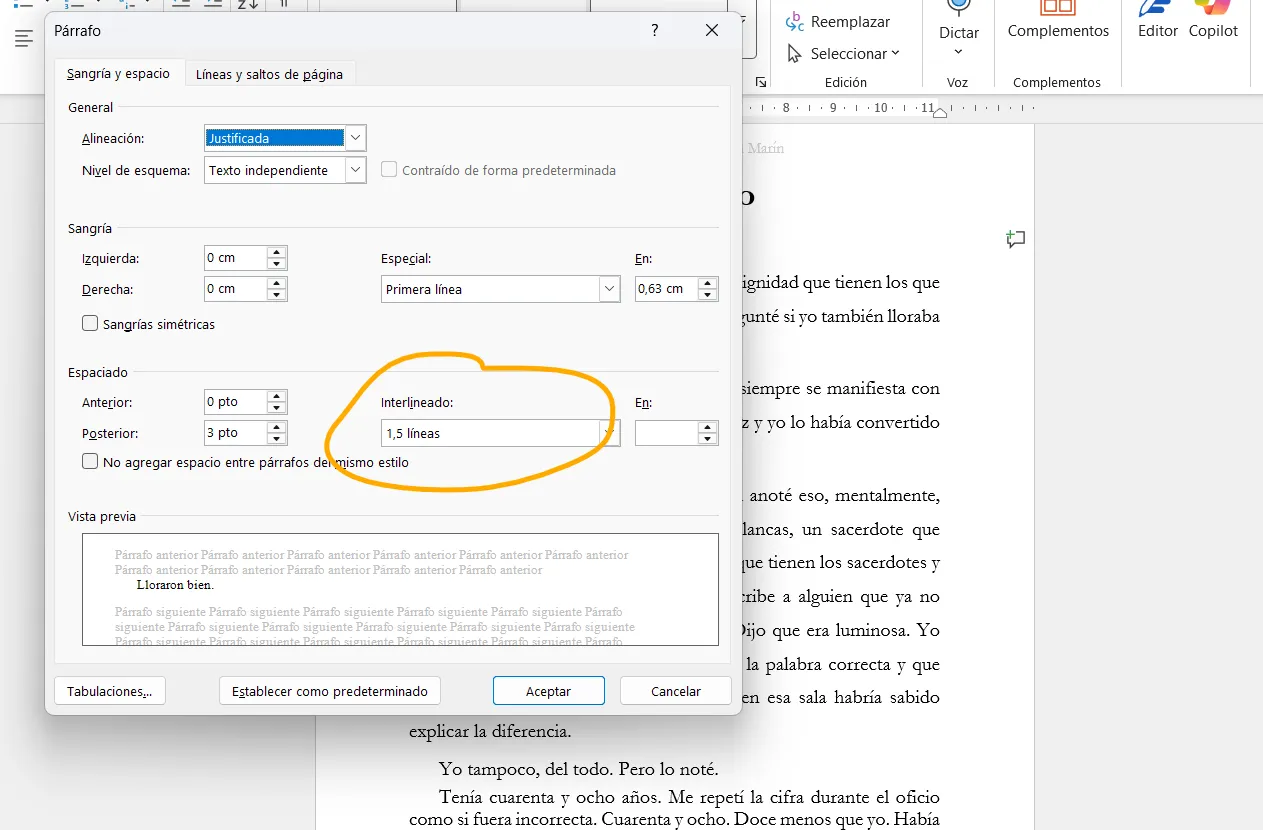 Cuadro de diálogo Párrafo de Microsoft Word, con el campo Interlineado configurado a 1,5 líneas